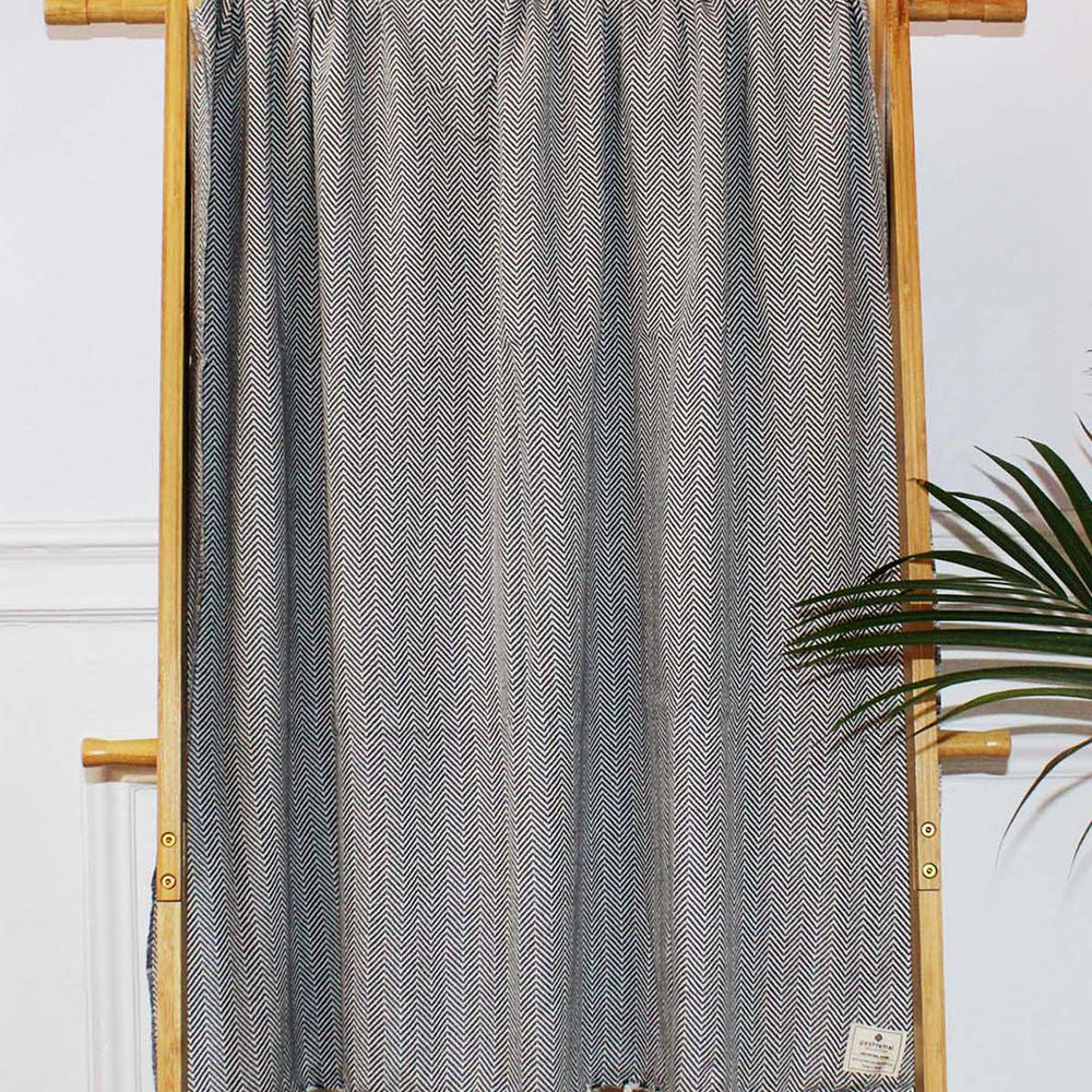 
                  
                    Oversized Turkish beach towel with hand-tied fringes, lightweight and fast-drying
                  
                