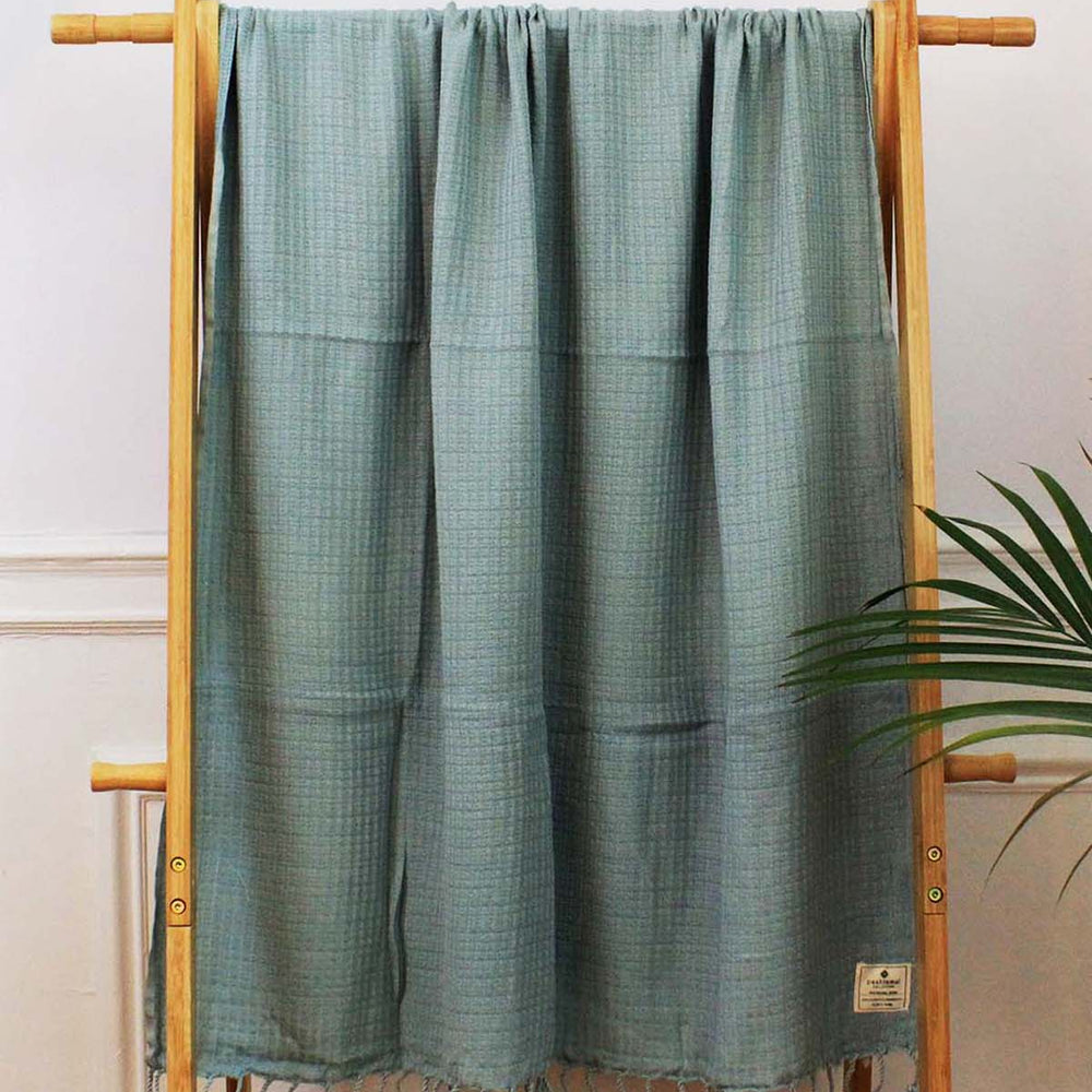 
                  
                    100% cotton Turkish bath towel, quick-dry and ultra absorbent, spa-quality feel
                  
                