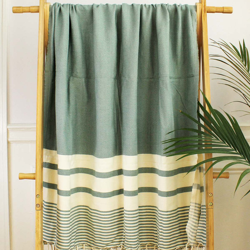 
                  
                    100% cotton Turkish bath towel, quick-dry and ultra absorbent, spa-quality feel
                  
                