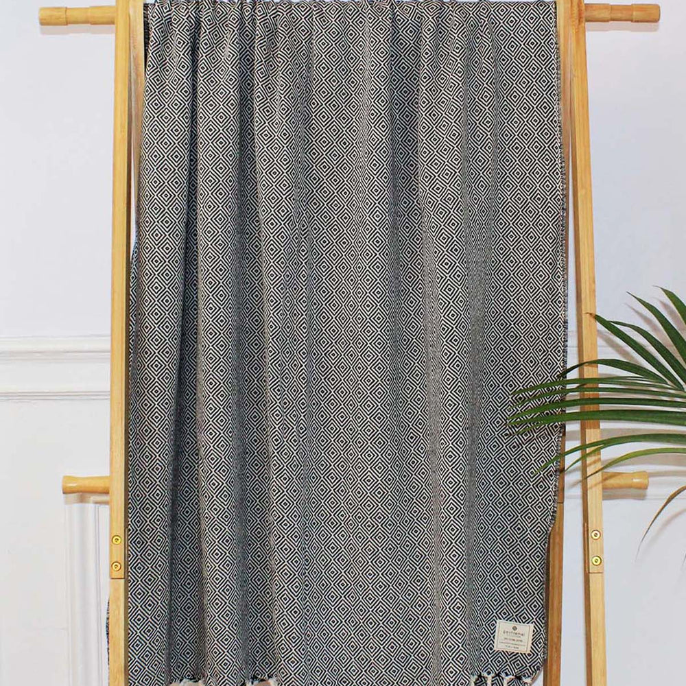 
                  
                    Oversized Turkish beach towel with hand-tied fringes, lightweight and fast-drying


                  
                