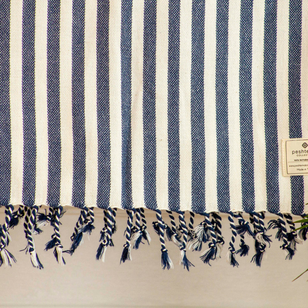 
                  
                    100% cotton Turkish bath towel, quick-dry and ultra absorbent, spa-quality feel
                  
                
