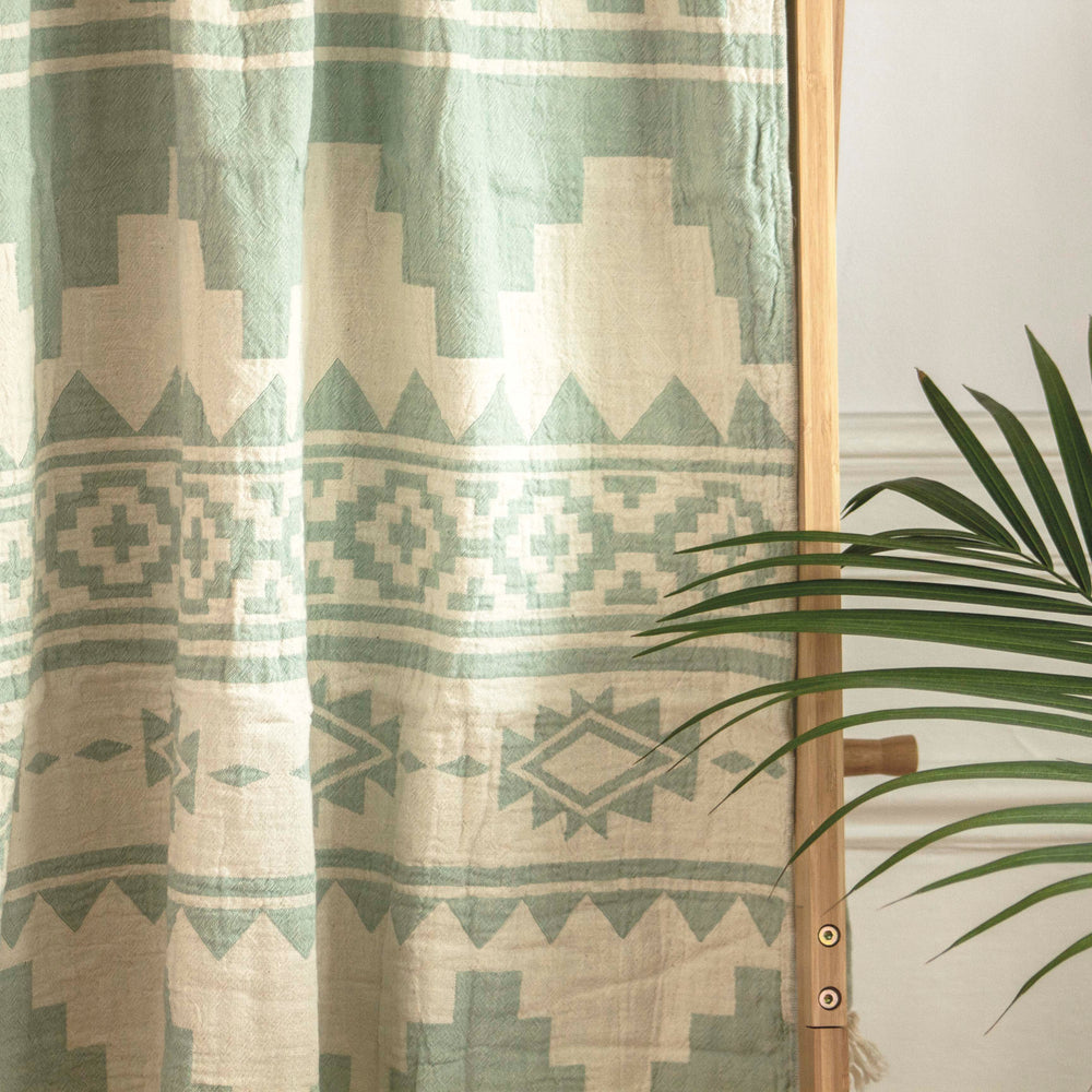 
                  
                    100% cotton Turkish bath towel, quick-dry and ultra absorbent, spa-quality feel
                  
                
